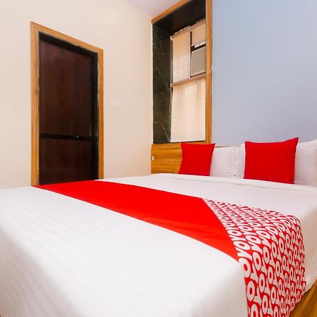 Hotel Sun City Near Saifee Hospital And Hn Reliance Hospital Мумбаи Экстерьер фото