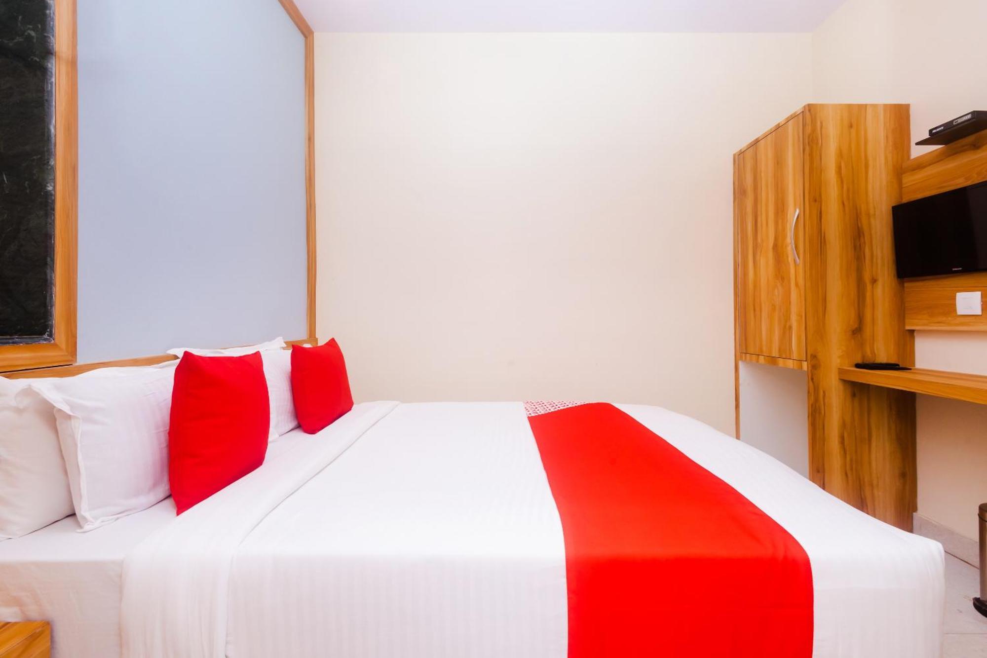 Hotel Sun City Near Saifee Hospital And Hn Reliance Hospital Мумбаи Экстерьер фото