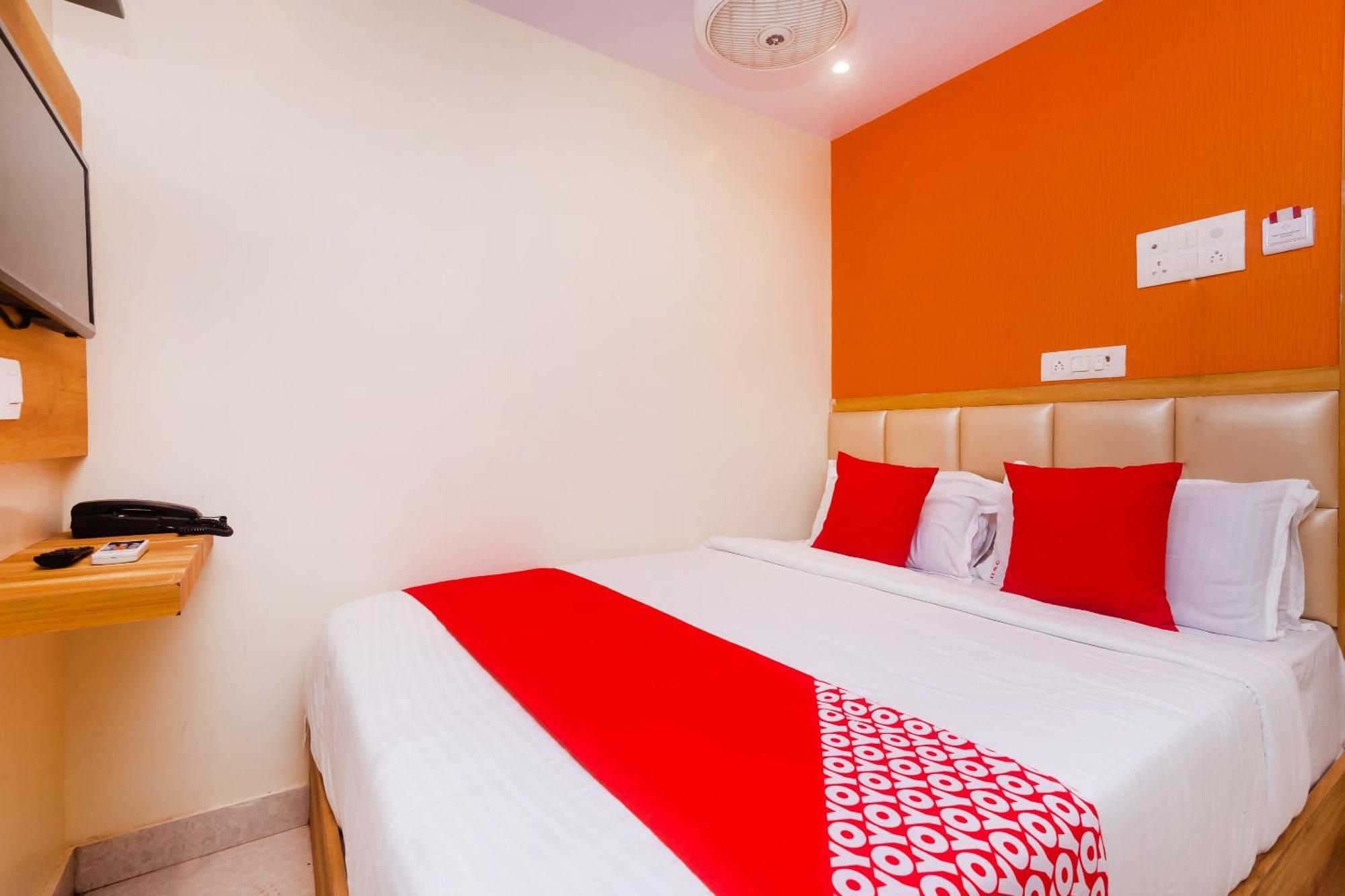 Hotel Sun City Near Saifee Hospital And Hn Reliance Hospital Мумбаи Экстерьер фото