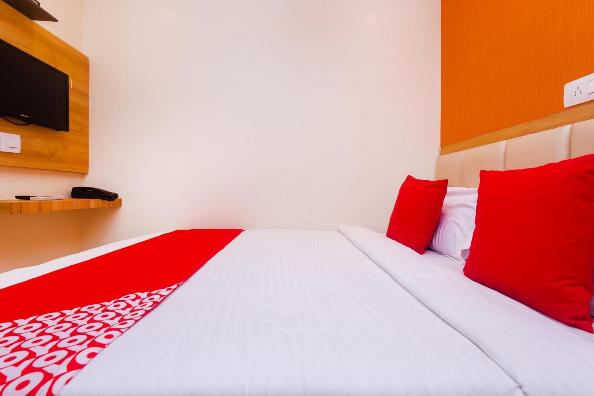 Hotel Sun City Near Saifee Hospital And Hn Reliance Hospital Мумбаи Экстерьер фото