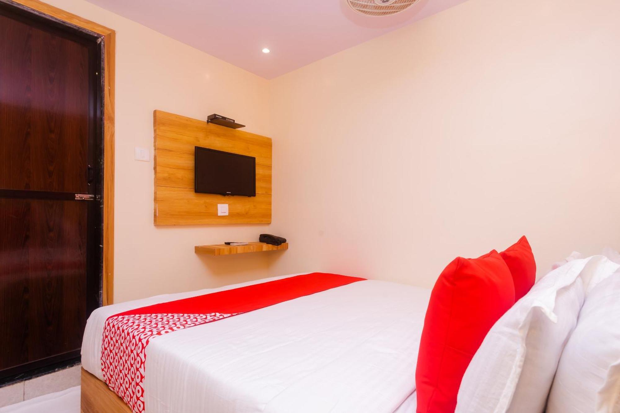 Hotel Sun City Near Saifee Hospital And Hn Reliance Hospital Мумбаи Экстерьер фото