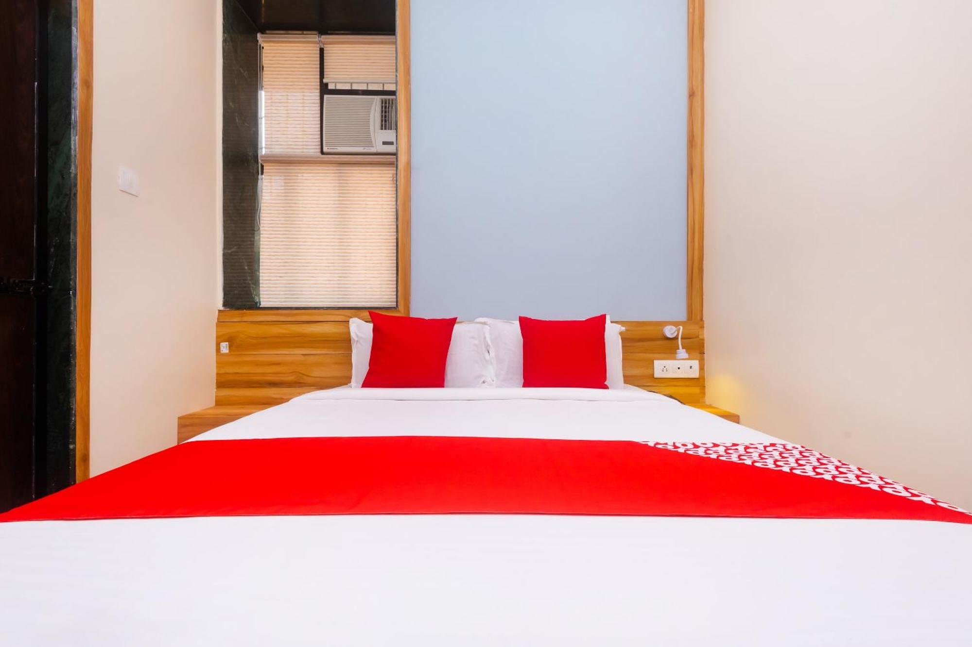 Hotel Sun City Near Saifee Hospital And Hn Reliance Hospital Мумбаи Экстерьер фото