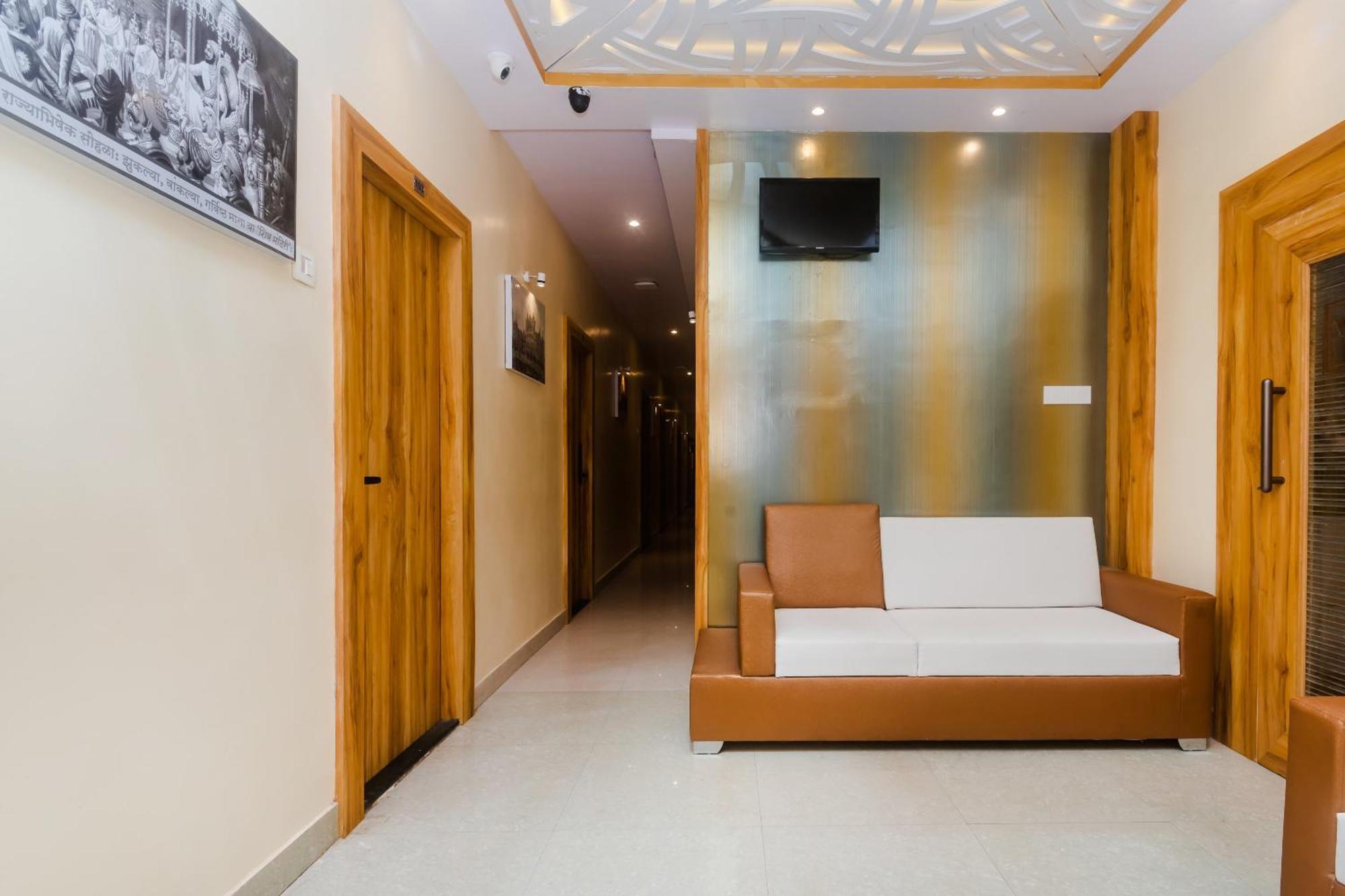 Hotel Sun City Near Saifee Hospital And Hn Reliance Hospital Мумбаи Экстерьер фото
