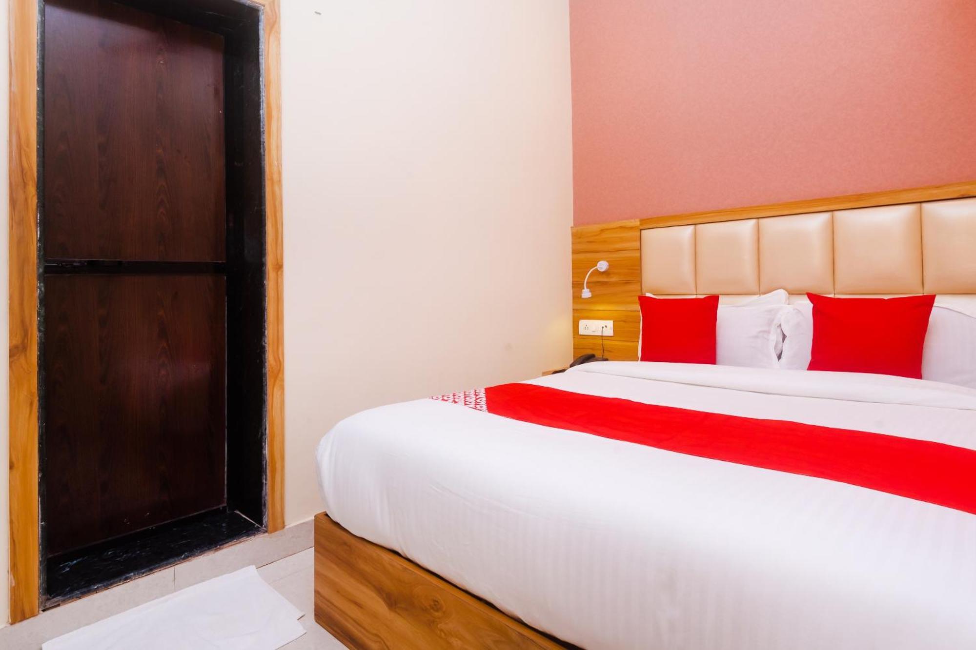 Hotel Sun City Near Saifee Hospital And Hn Reliance Hospital Мумбаи Экстерьер фото