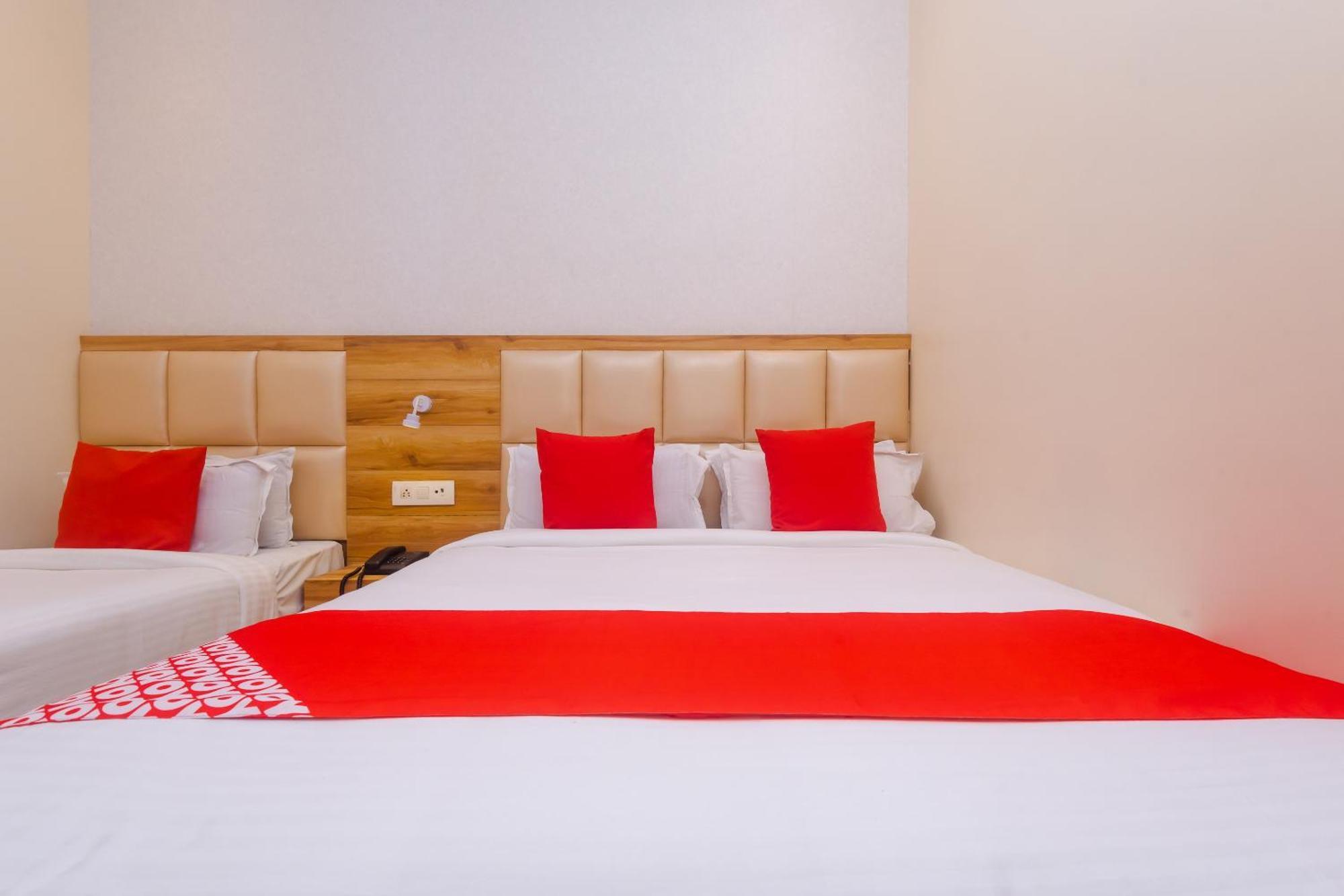 Hotel Sun City Near Saifee Hospital And Hn Reliance Hospital Мумбаи Экстерьер фото
