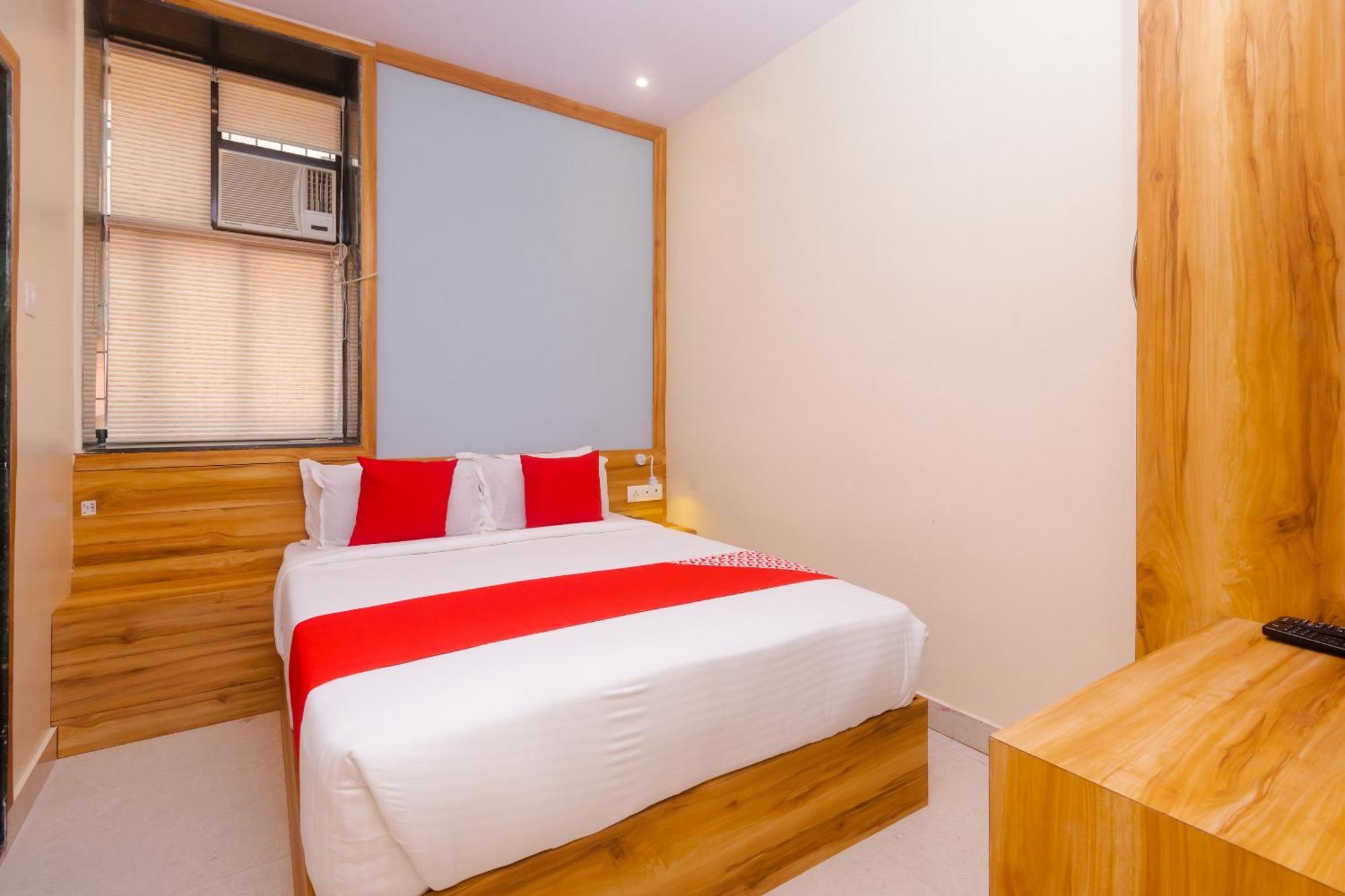 Hotel Sun City Near Saifee Hospital And Hn Reliance Hospital Мумбаи Экстерьер фото