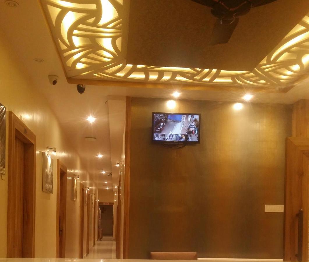 Hotel Sun City Near Saifee Hospital And Hn Reliance Мумбаи Экстерьер фото